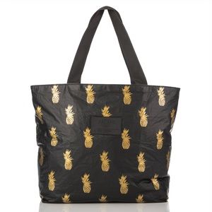 Aloha Collection Day Tripper Pineapple Black and Gold